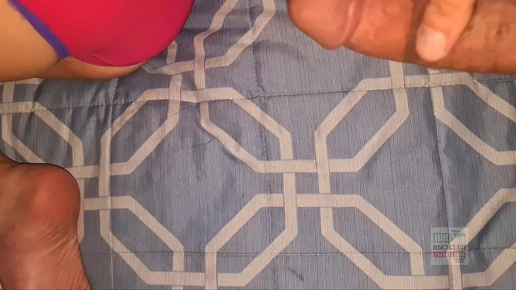 una sobrina mia se toma una pastilla para dormir despues de la peda, no puede aguantarlo todavia usa calzones de nina y llena de pelos. tu que harias? video completo