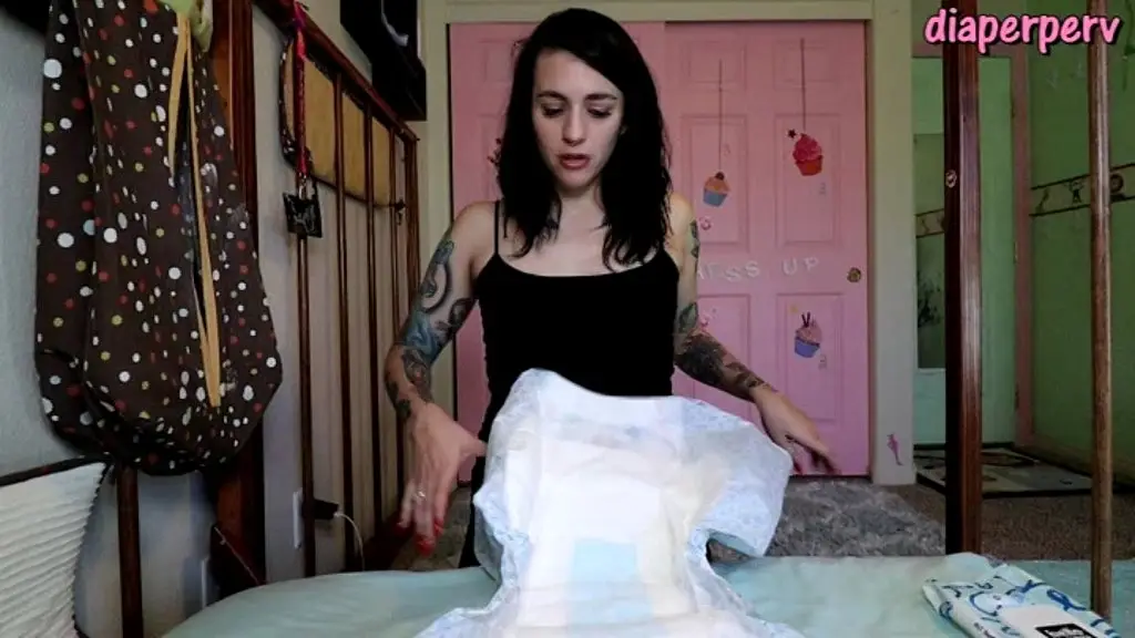 cuckysitter mia hope pegs you during diaper change