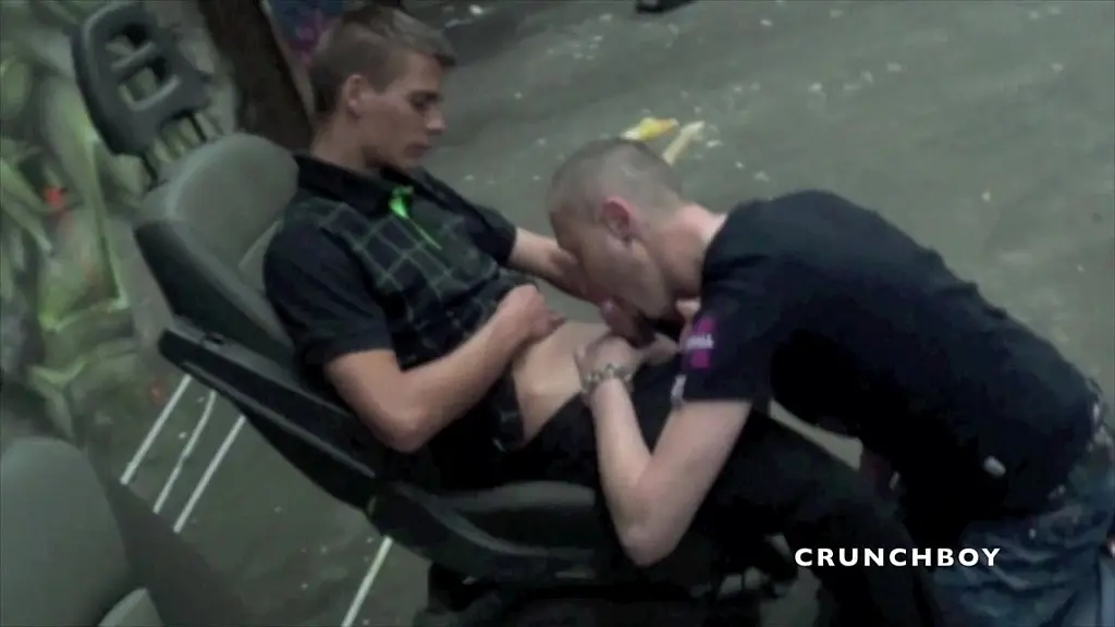 kevin fucked by yougn straight dude outdoor