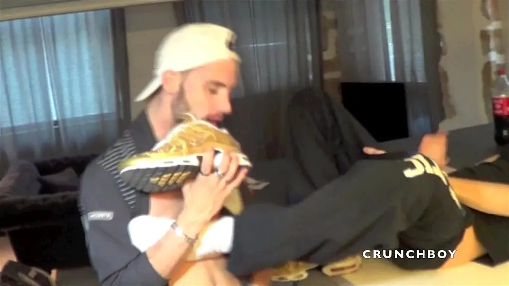 snaker boy fucking with feet and foot humliation