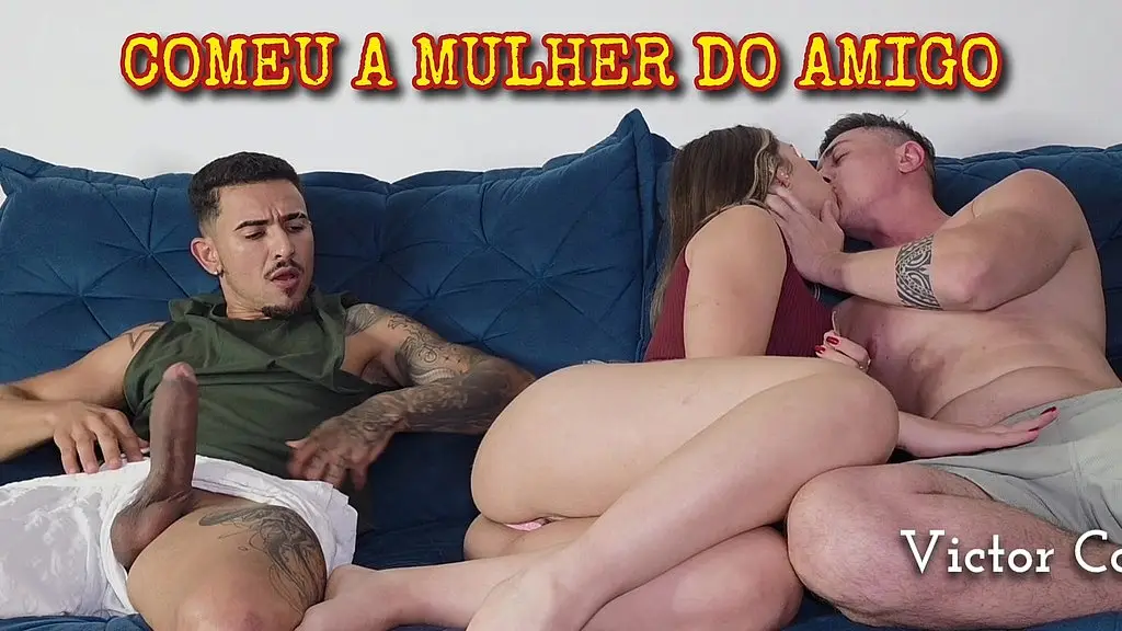 esperou o marido ir no banheiro pra sentar no amigo
