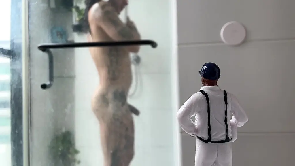 giant shows himself showering with a tiny human and then ends up being eaten