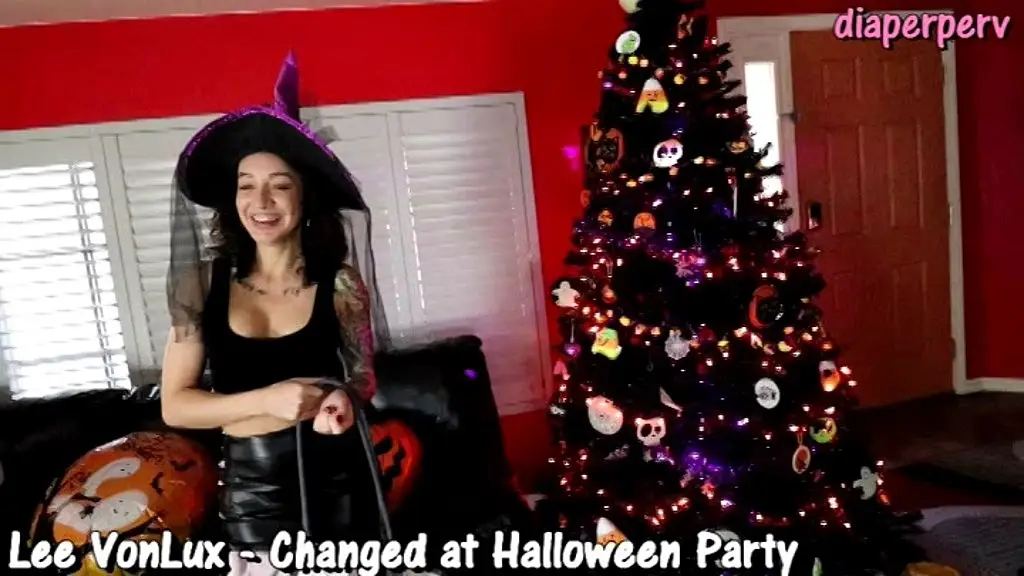 halloween wet diaper change lee von lux