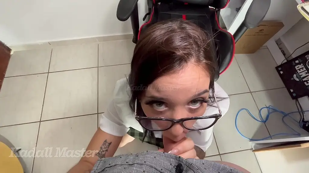 professor macetando a aluna da faculdade