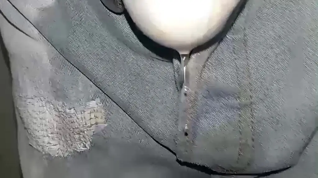 panal de tela orinado y casi mojado por completo