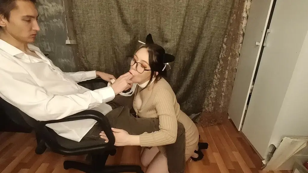my submissive, pregnant wife on a leash sucks my fingers
