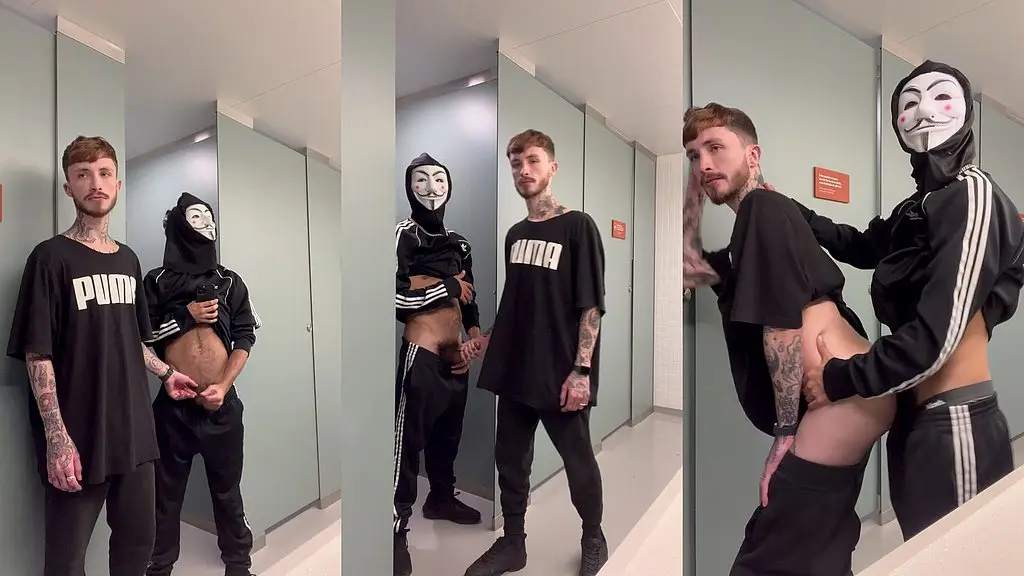 dei pro mascarado no banheiro do cinema