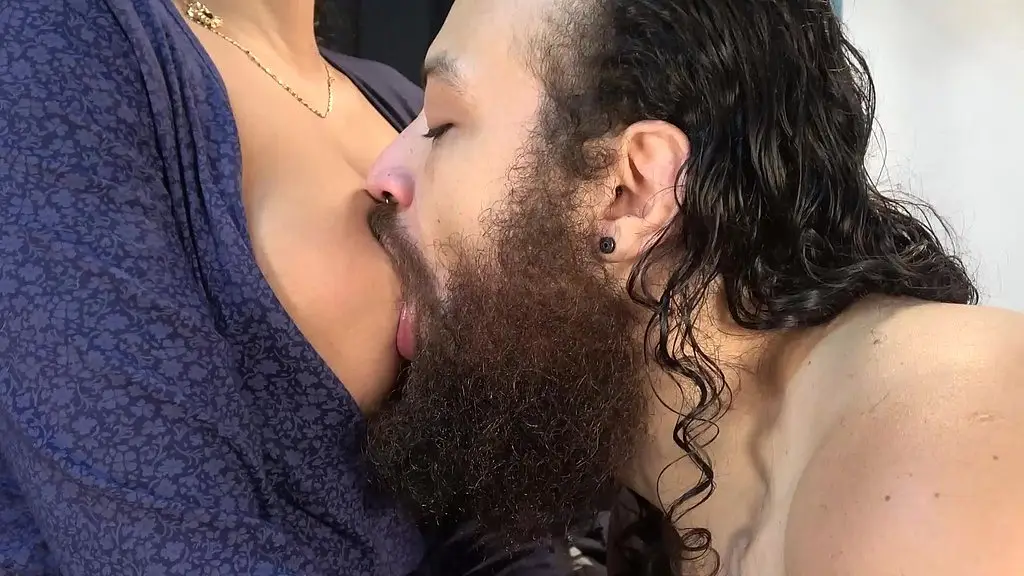 he gets horny with my tits until he cums on them. we ate the cum. full video.