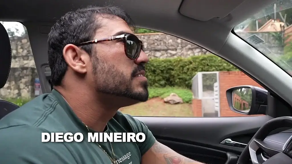 trabalhando de motorista e o passageiro deu em cima. pagou a corrida com o cuzao.