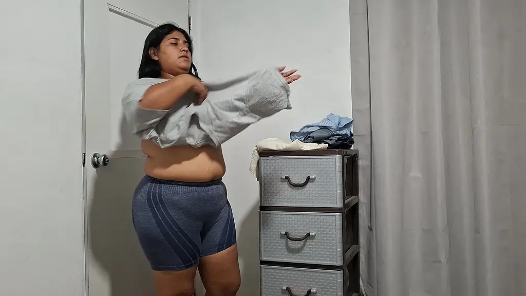 pandora changes her outfits