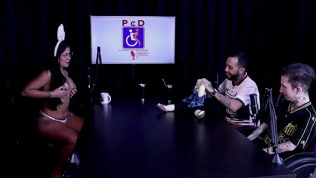 veja a entrevista safada e cheia de putaria com a tifany rocha (papo com tifany, ex swing cast) no porn cast brazil - parte 2 (watch on: sheer/red)