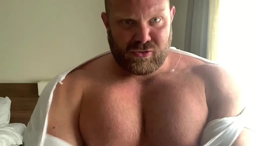 muscle worship and jerking with huge cumshot