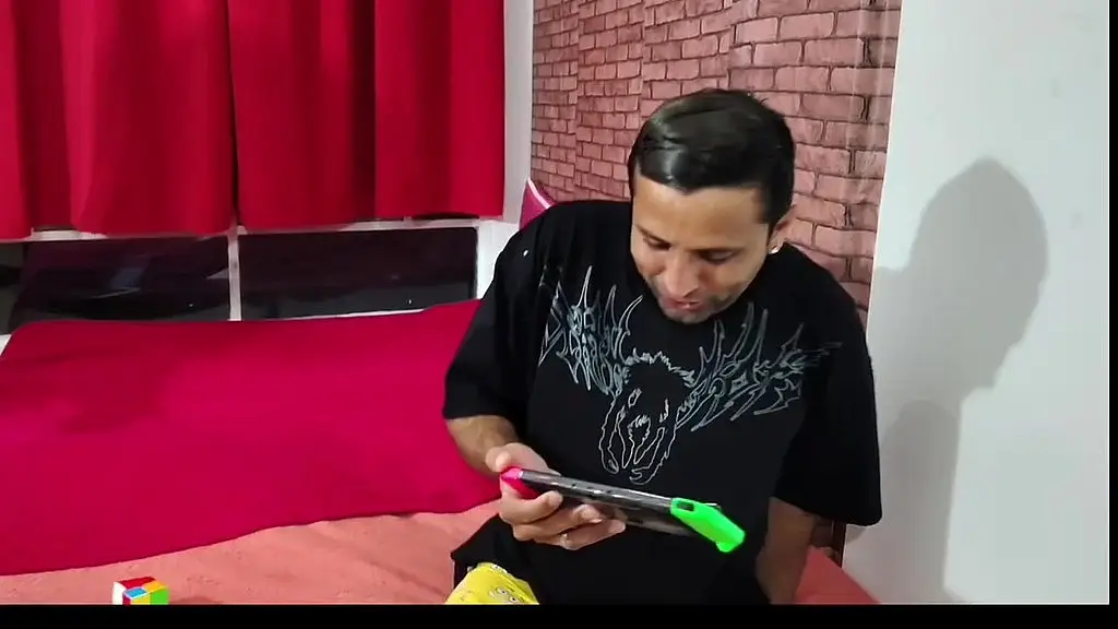 dois irmaos nerde faz sexo com sua meia irma