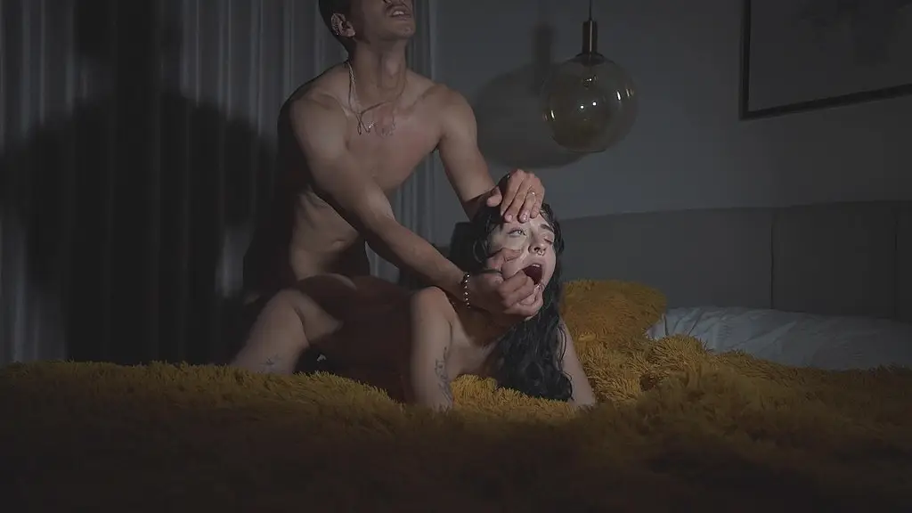 joven colombiana me demuestra todo lo que sabe hacer en la cama