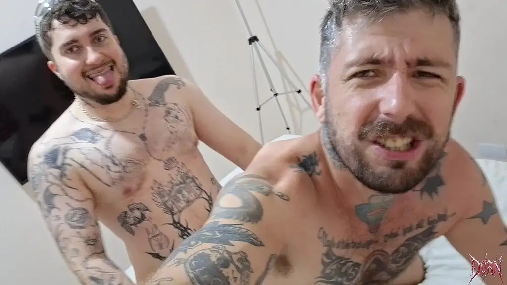 fudi o cuzinho do meu vizinho e ele gritou de prazer