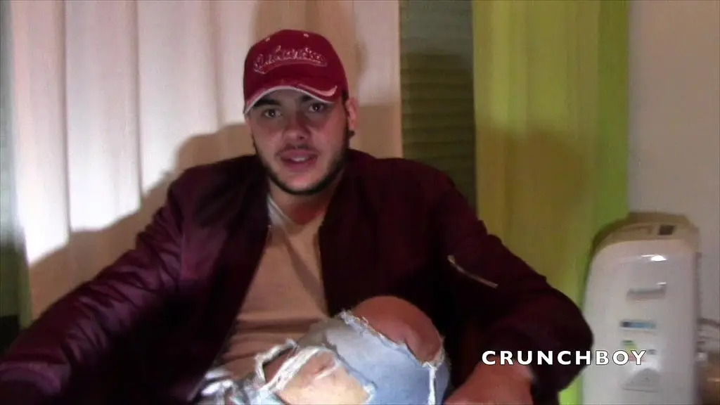 jeune hetero arabe assiste a tun tournage porno gay