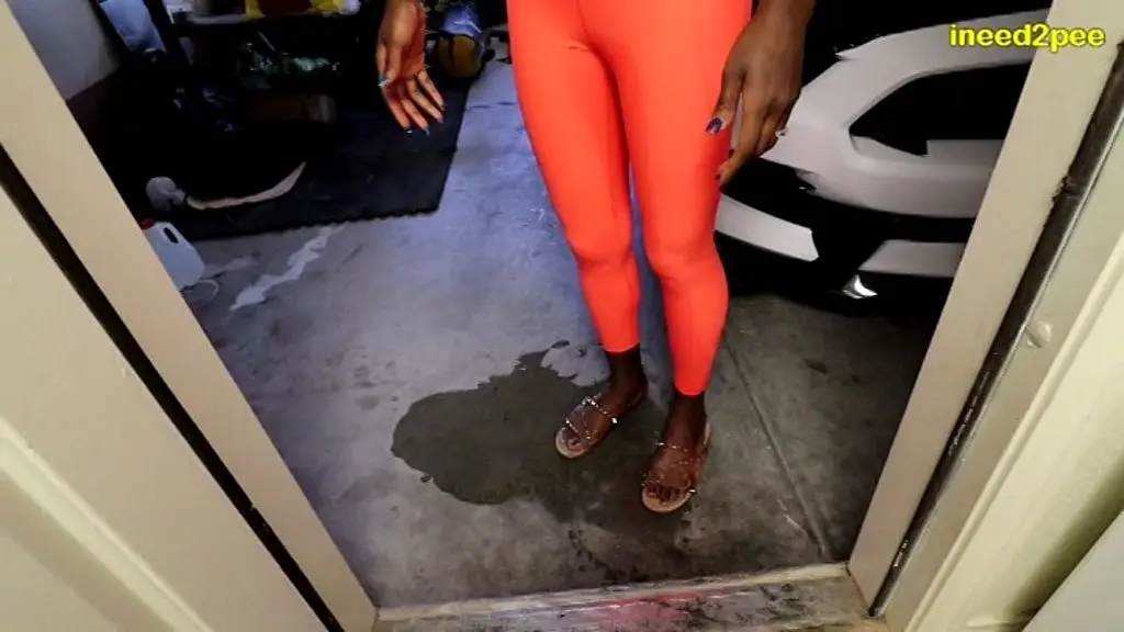 paris luv wetting yoga pants in garage