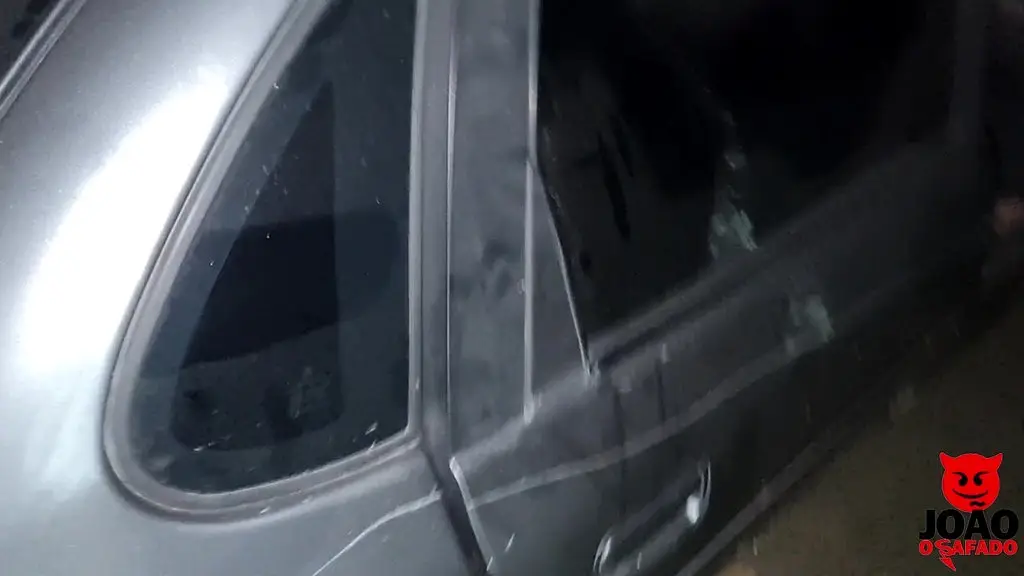 pegaram me no flagra transando no estacionamento, tive que dividir a gostosa da chefona araujo