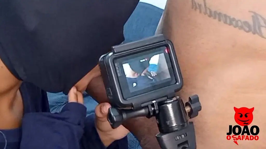 ninfeta magrinha aguentando pau grande depois tomou gozada na buceta
