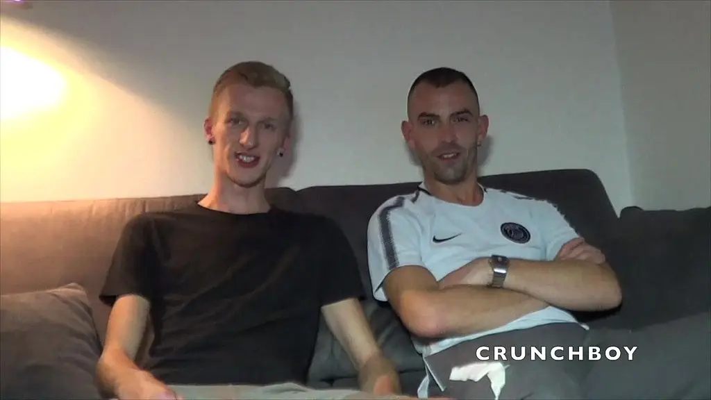 jeune blond baise son pote gay sans capote