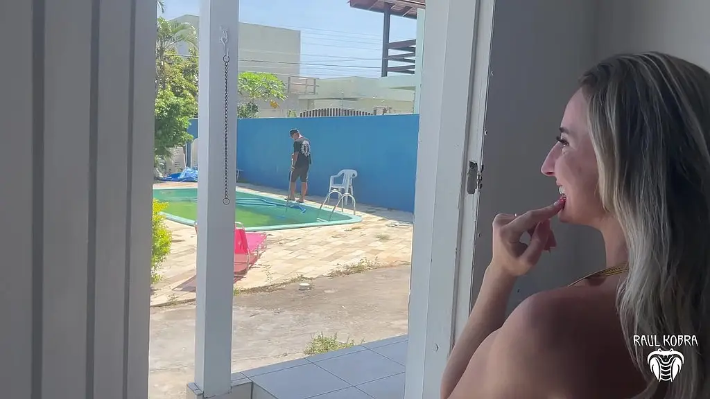 piscineiro fode a esposa do patrao loira gostosa