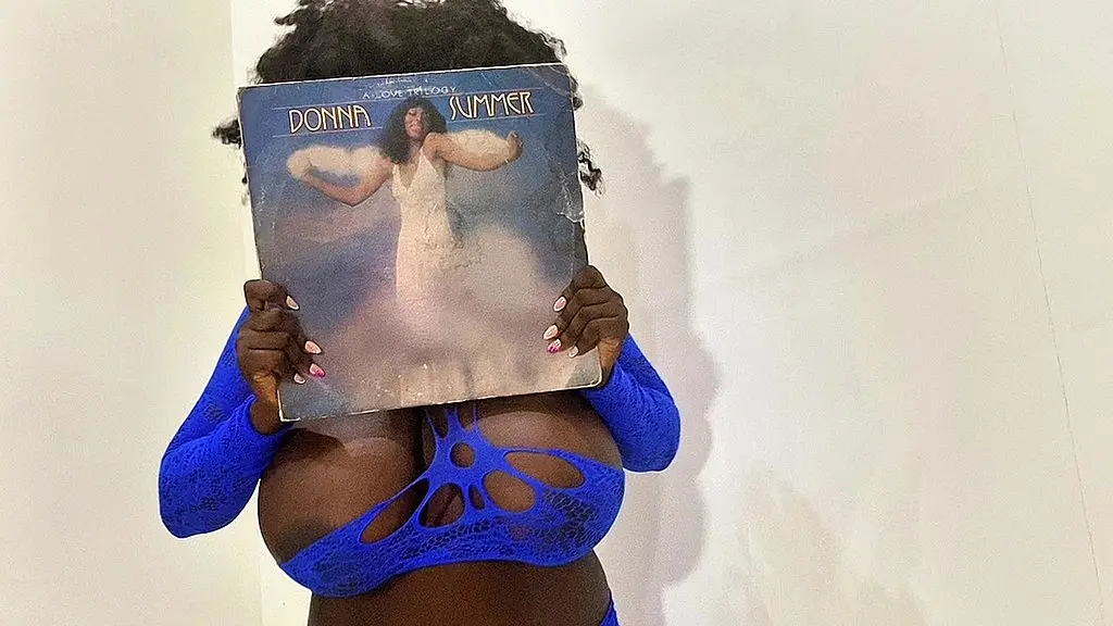 dancing, masturbating & squirting to donna summer