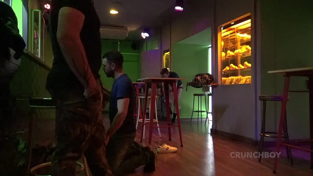 3928 hidden cam in bar wih zeus used raw by 2 boys