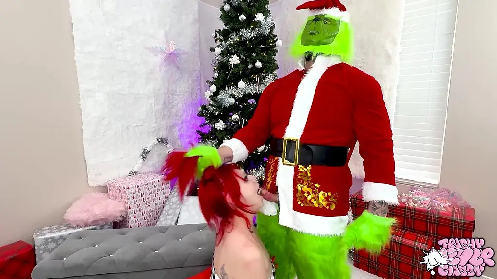 blowing and fucking the grinch for christmas