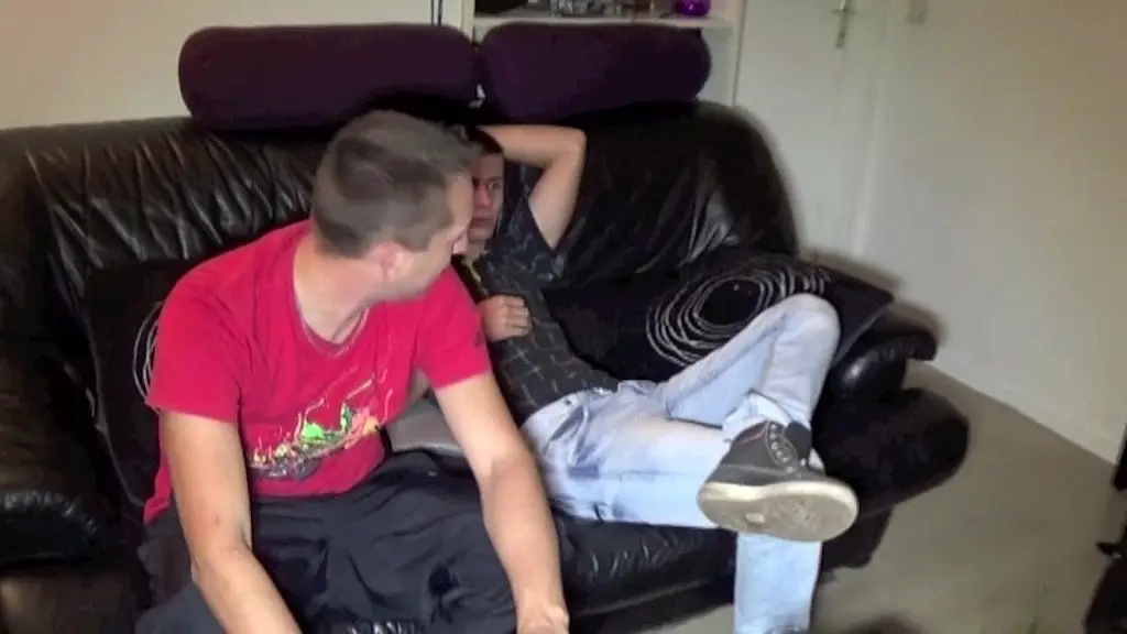 voici un jeune hetero qui a besoin de se vider les couilles