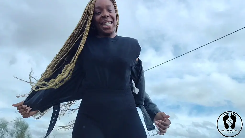car fetish spitting tits glasschord pee on a car outdoor