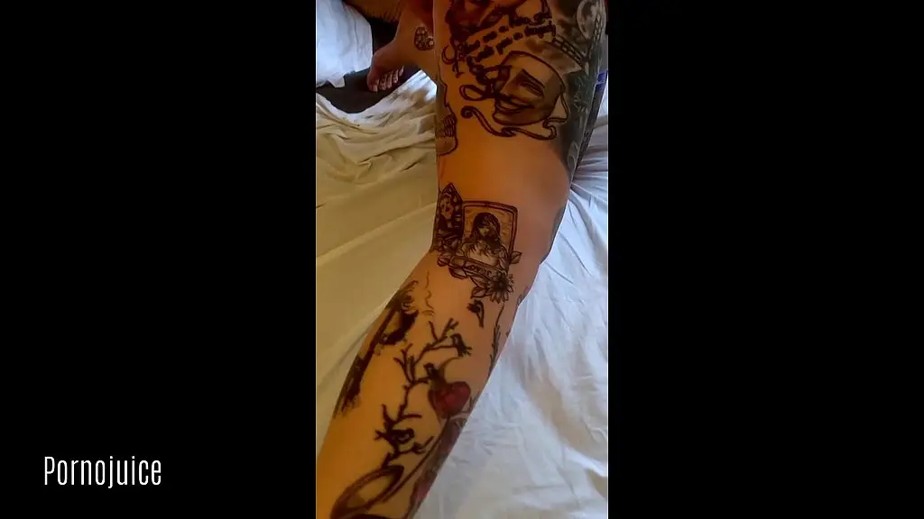 scarlet love is a massive disney fan