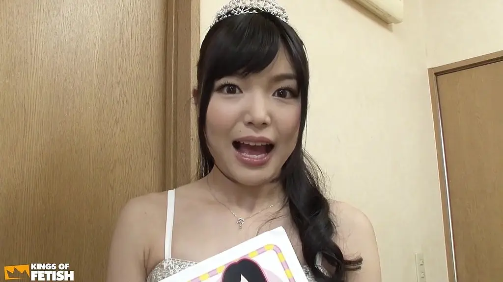 pretty japanese girl blow more guys and gets her hairy pussy licked
