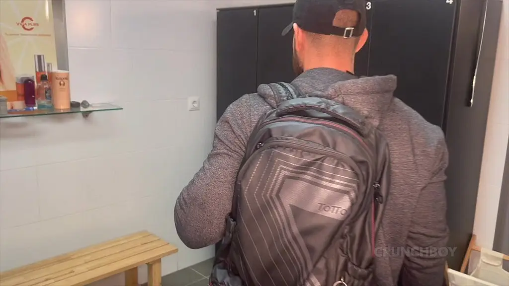 un beau latino baise un mec apres la seance de sport