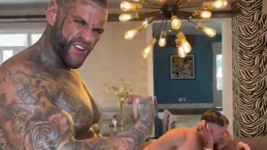 5 men have sex in an orgy without condoms and get a lot of cum
