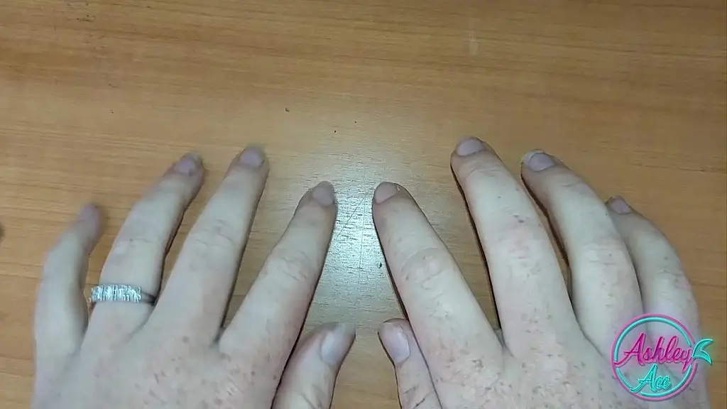 asmr fingernail tapping!