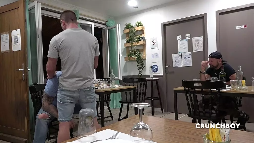 amazong sex in a public restaurant