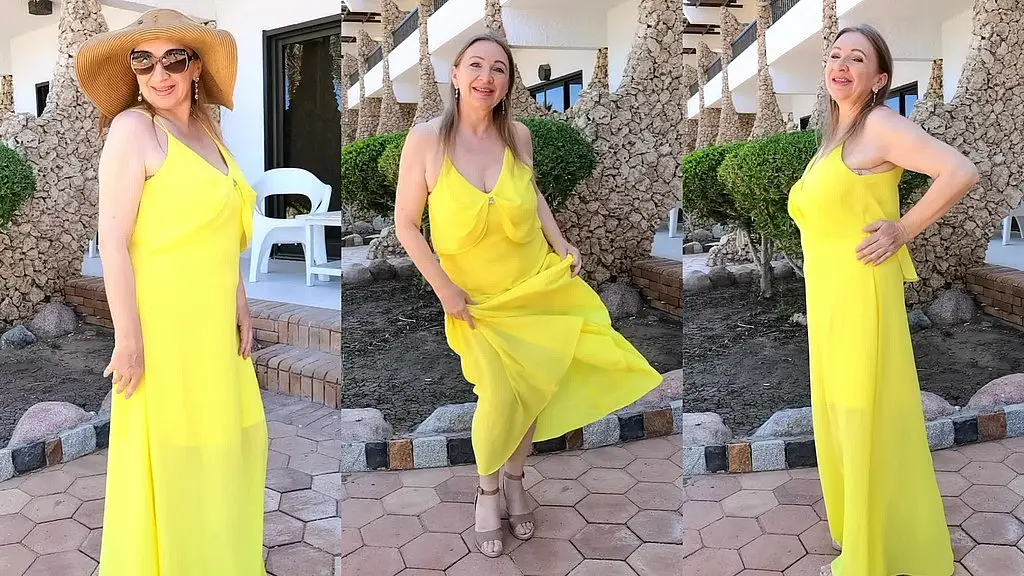 for foot fetish: milf mariaold take off stockings and show feet