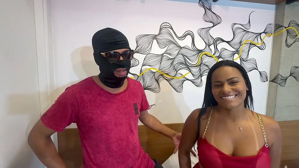 fa me manda mensagem no pv querendo realizar seu sonho de ficar comigo. entao realizei a ele e para minha surpresa ele era pauzudo adorei