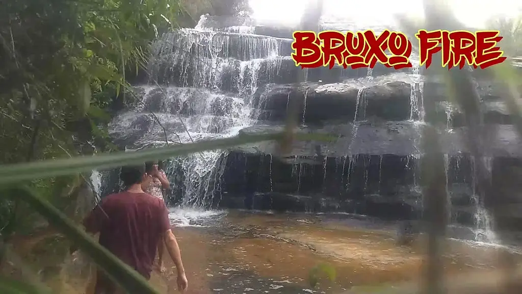 bruxo fire e bombomd4 flagrante na cachoeira!!!  sem cortes