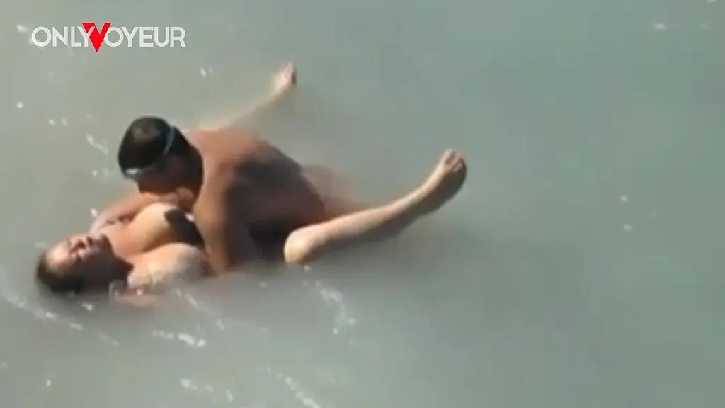 beach voyeur. bbw girl fucked in the coastal waves