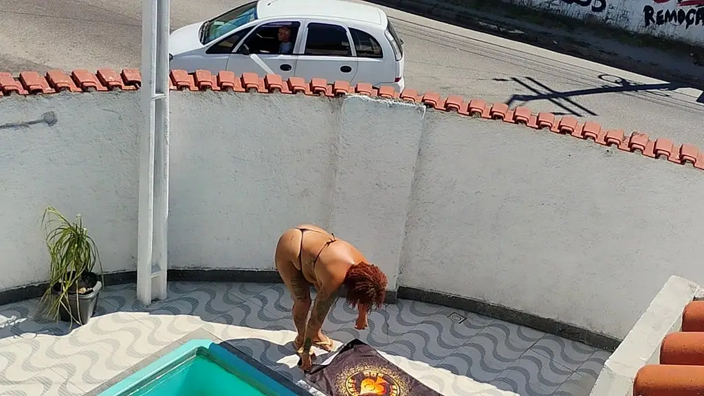 casada putinha fudeu na piscina ao ar livre pros vizinhos assistirem