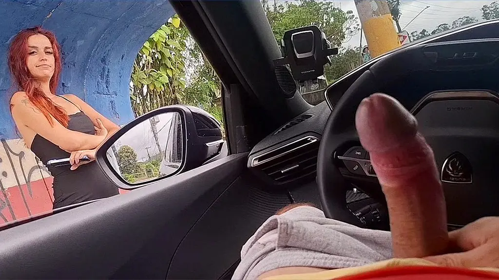 punheta arriscada na rua para estudante que estava no ponto de onibus.