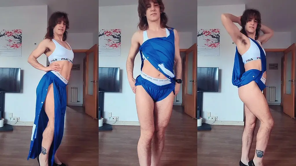aragne - playing with my pants