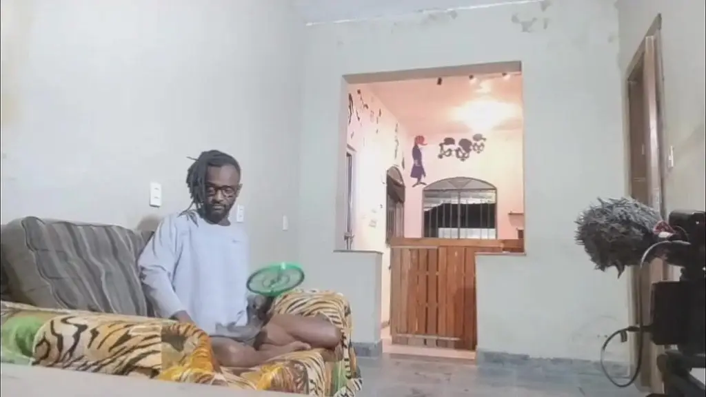 bastidores - grazy cuidando de seu vizinho paciente doente mental