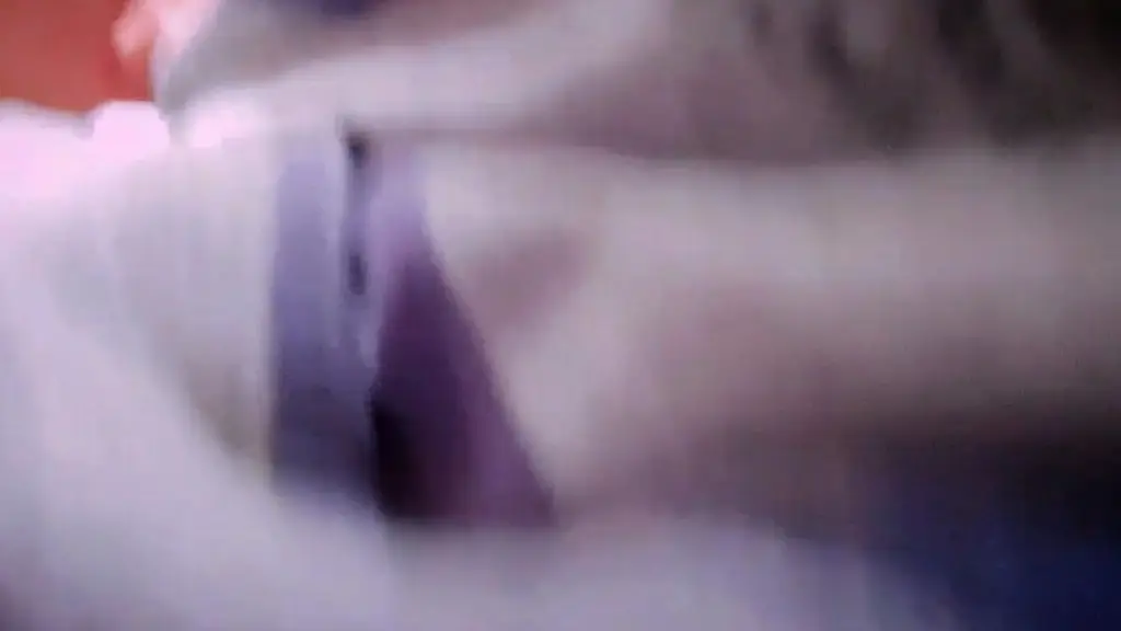 mi madrastra teen mexicana y de ricas tetas naturales me realiza la mejor mamada de polla que me han hecho, madrastra chupa verga al hijastro, sexo real casero amateur.