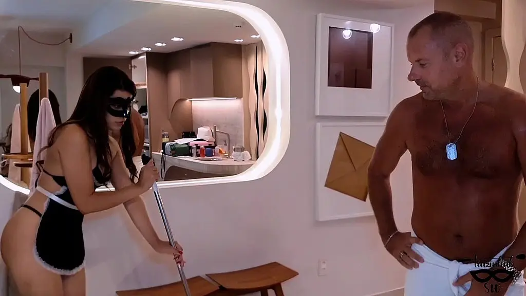 a funcionaria da tiazinhah foi pega no flagra com o marido e o amigo