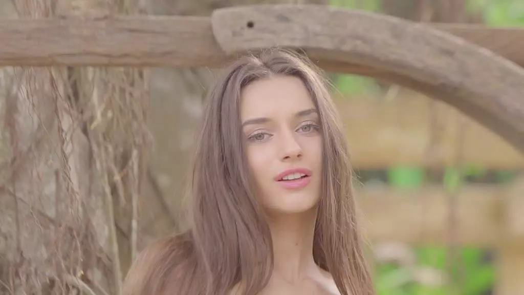 обнажая все на улице