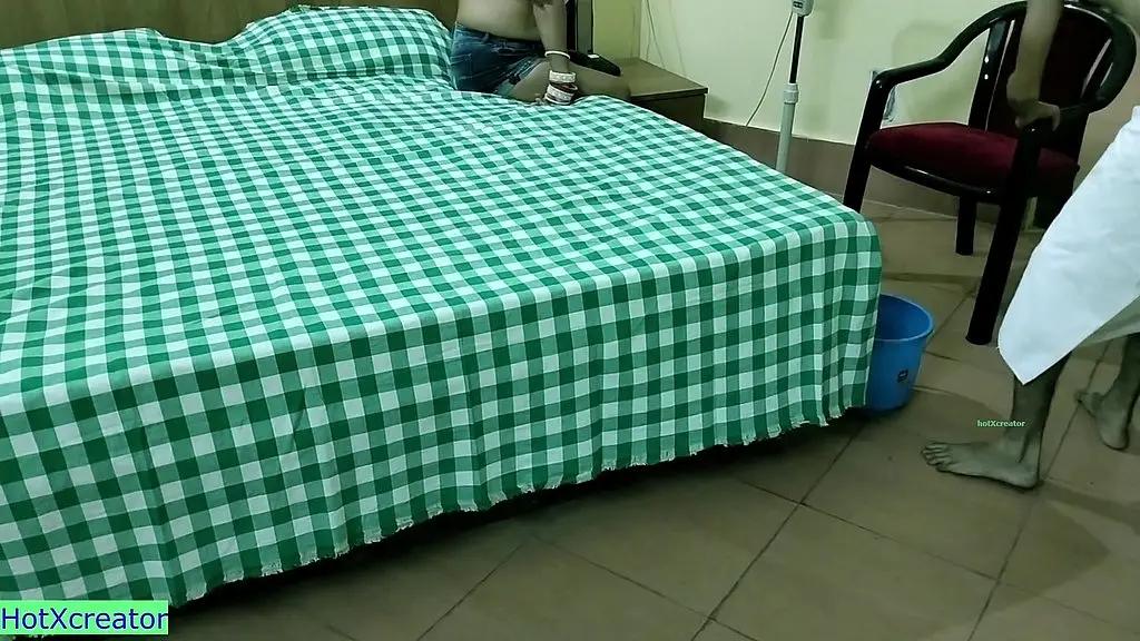 indian landlord madam fucking with teen servant boy! hindi hot sex