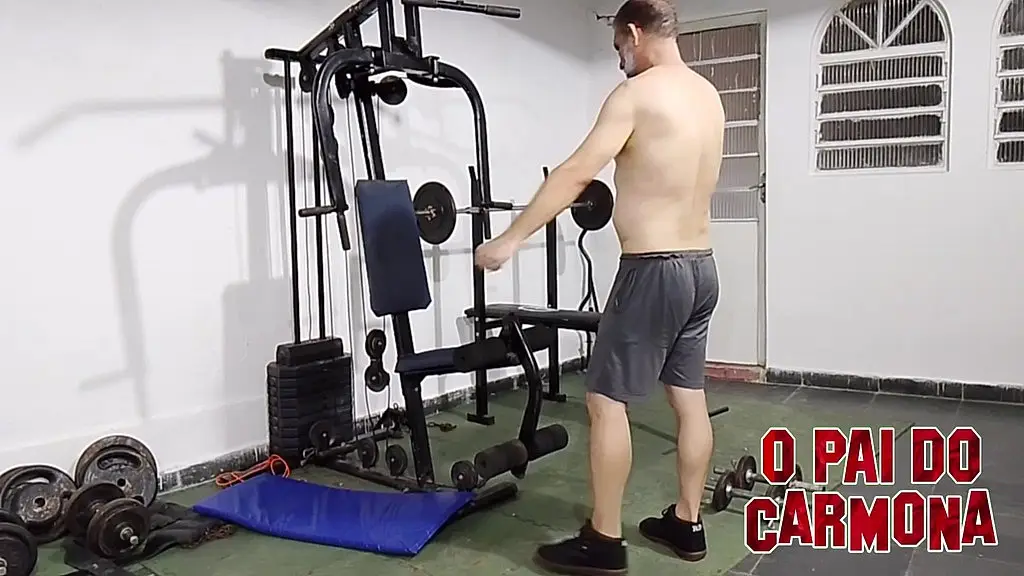 treinando pelado e com tesao