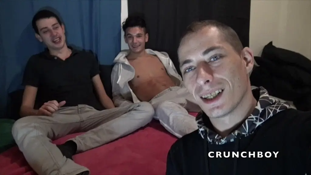 jeune mec de 20 ans baise avec son pote de 19 ans
